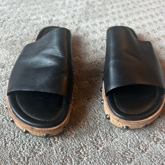 Michael Kors leather flat sandals available - Picture 4 of 6